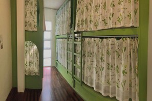 Gemeinsamer Schlafsaal, Gemischter Schlafsaal | Verdunkelungsvorhänge, schallisolierte Zimmer, Bügeleisen/Bügelbrett