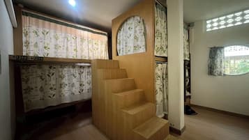 Dortoir Partagé, dortoir mixte | Rideaux occultants, chambres insonorisées, fer et planche à repasser