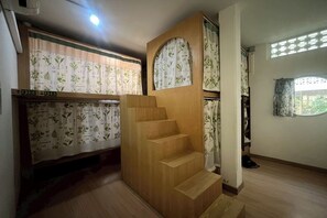 Fælles sovesal - mænd/kvinder | Mørklægningsgardiner, lydisolering, strygejern/strygebræt, gratis Wi-Fi