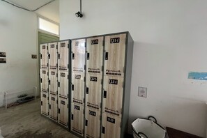 Sovsal - sovsal (män och kvinnor) | Mörkläggningsgardiner, ljudisolering och strykjärn/strykbräda