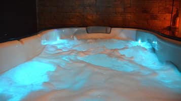 室內 SPA 浴池