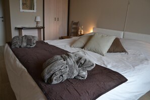 Ropa de cama de alta calidad, edredón y minibar 