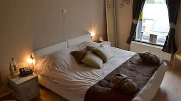 Roupas de cama premium, edredons de pluma, frigobar, cofres nos quartos