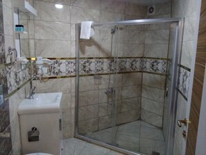 Shower, free toiletries, towels