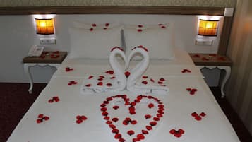 Habitación con 1 cama matrimonial o 2 individuales | Ropa de cama de alta calidad y escritorio