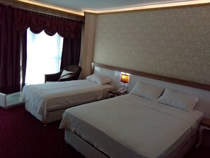 Premium bedding, desk, iron/ironing board, free WiFi