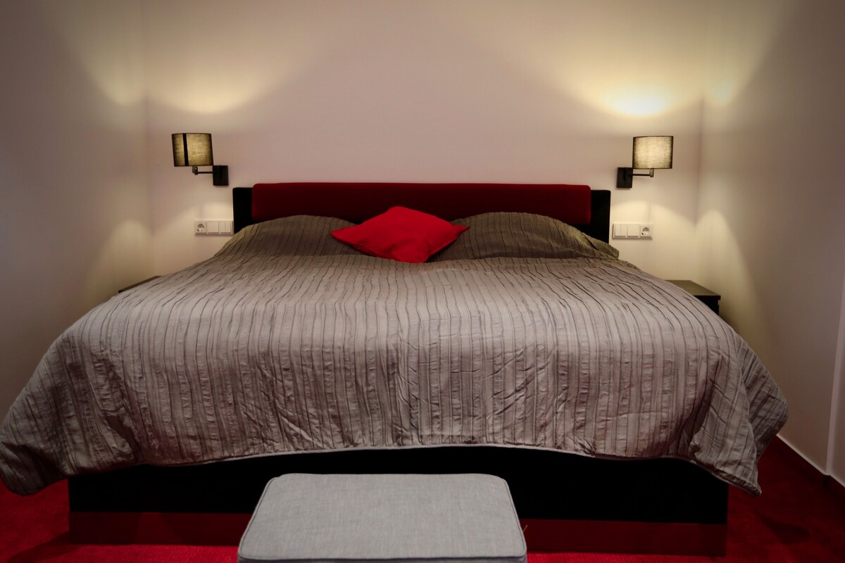 Comfort Room | Free WiFi, bed sheets