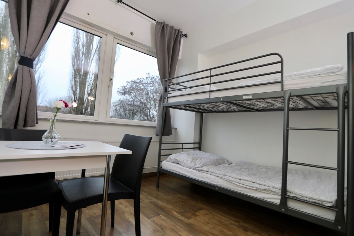 Basic Quadruple Room, Mixed Dorm, Shared Bathroom (Nr. 2) | Free WiFi, bed sheets