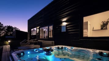 Luxury Cabin | 1 bedroom, free WiFi, bed sheets