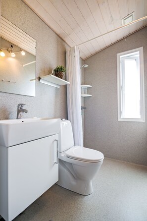 Comfort Cabin | Bathroom | Shower