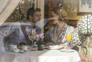 Breakfast, lunch, dinner served; Modern European cuisine  - Russo-Balt Hotel (Moscow)