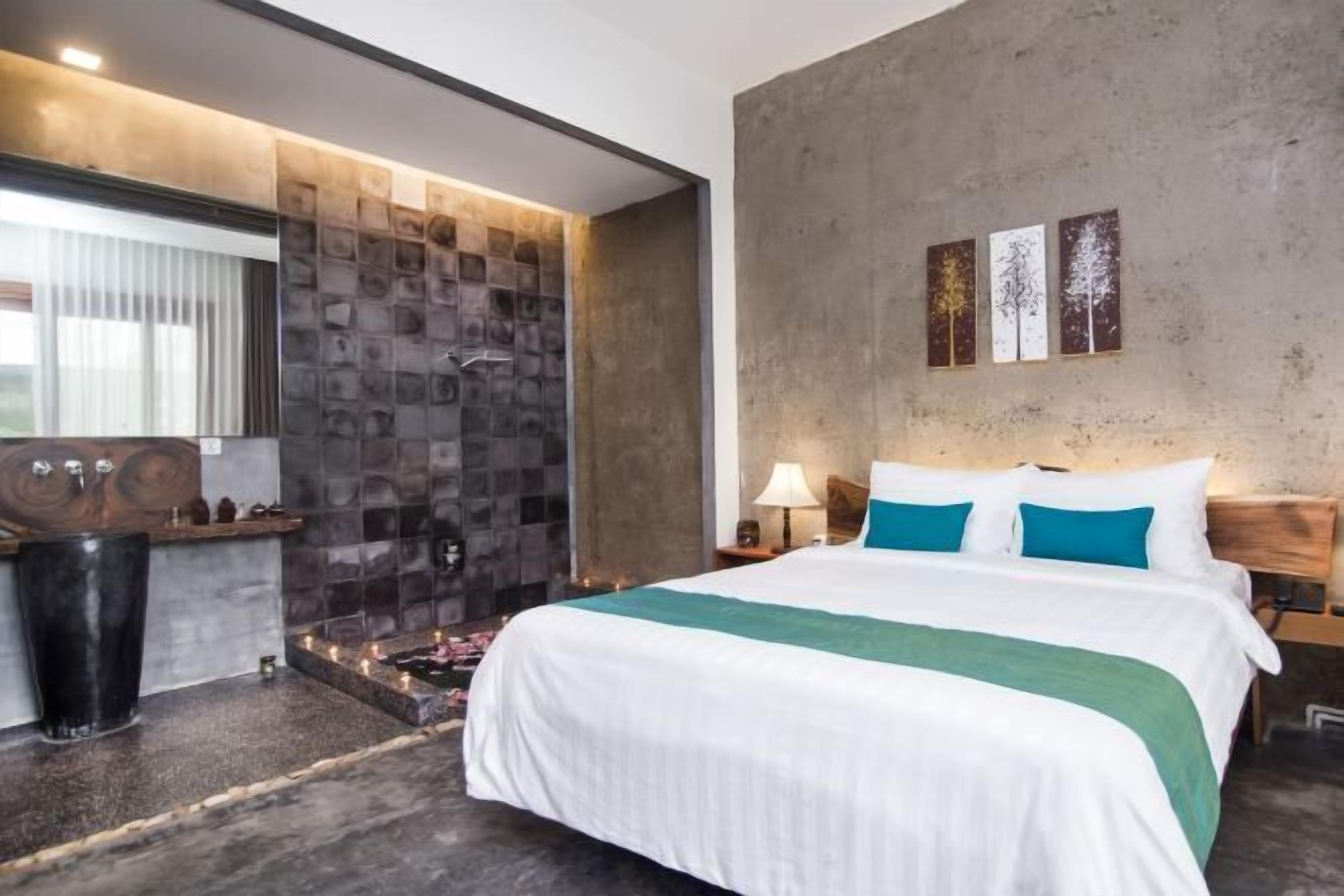 Luxe beddengoed, een minibar, een kluis op de kamer, een bureau