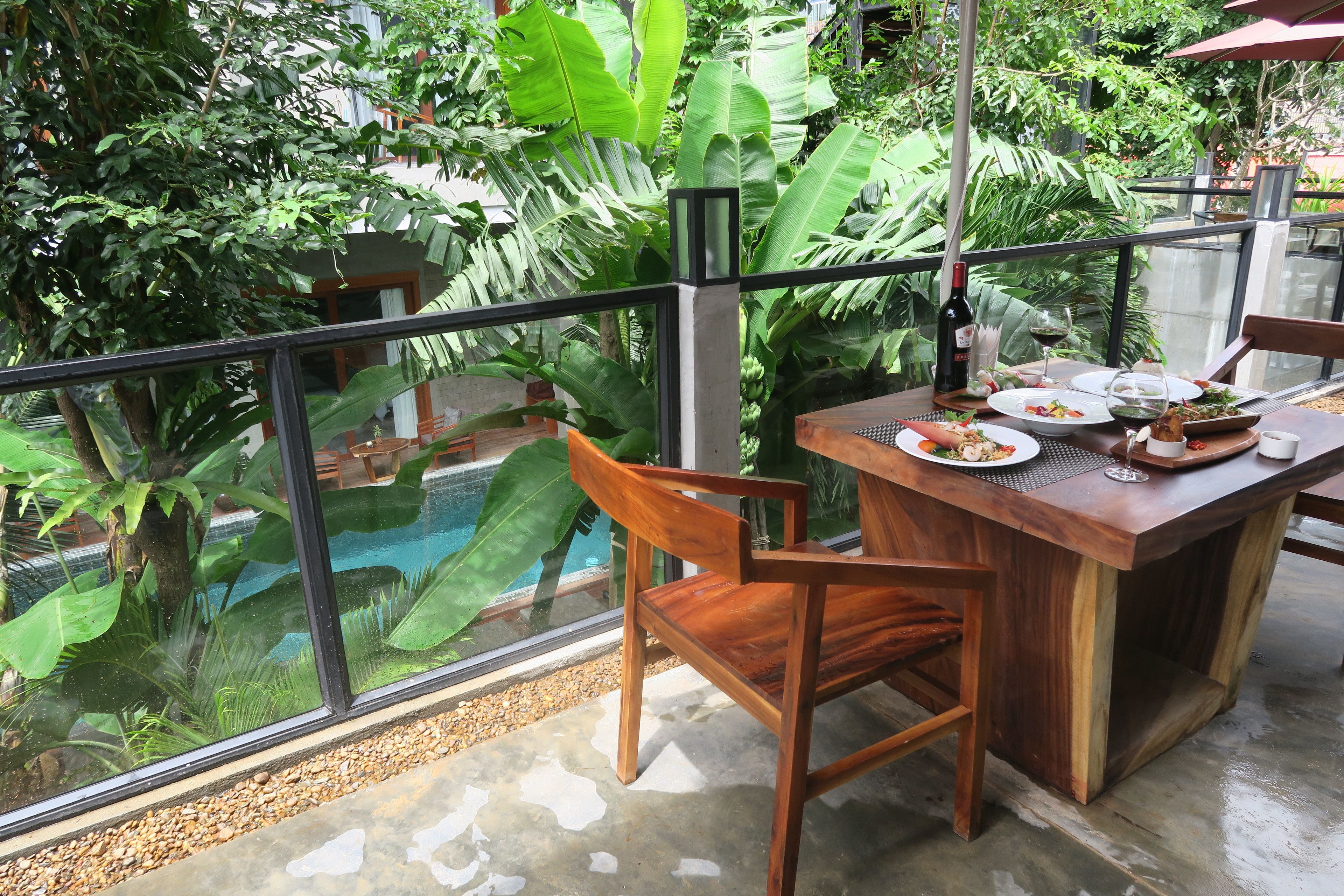 breakfast, lunch, dinner served; local and international cuisine