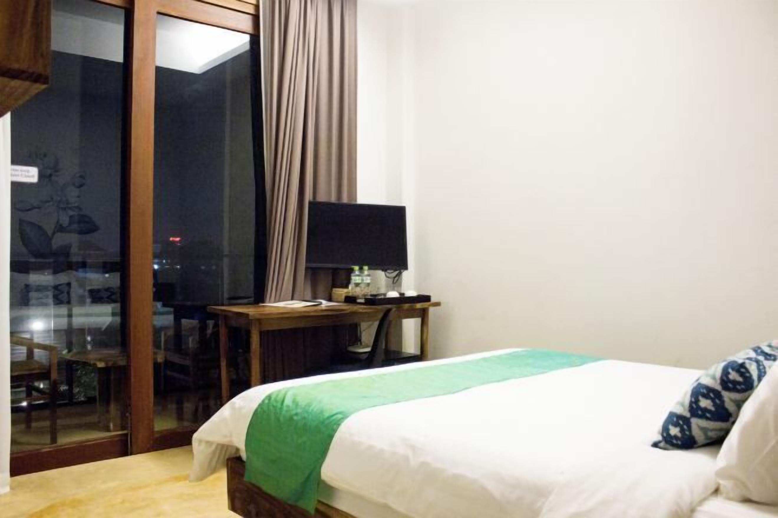 Luxe beddengoed, een minibar, een kluis op de kamer, een bureau