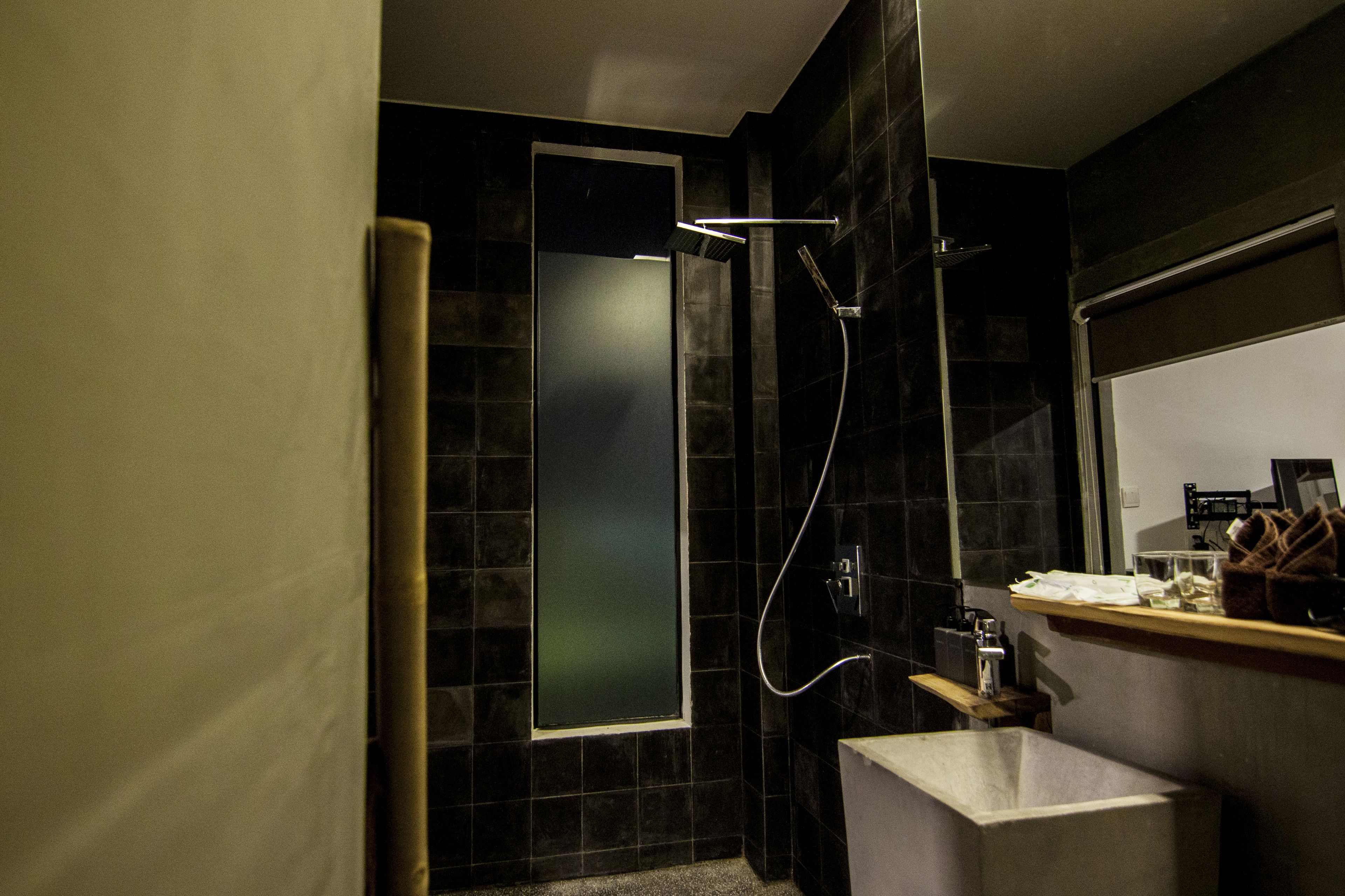 deluxe twin room | bathroom | free toiletries, hair dryer, bathrobes, slippers