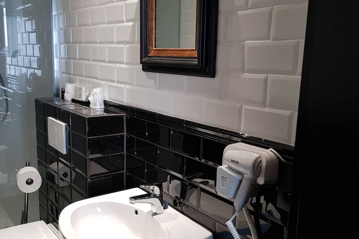 comfort double room | free wifi, bed sheets