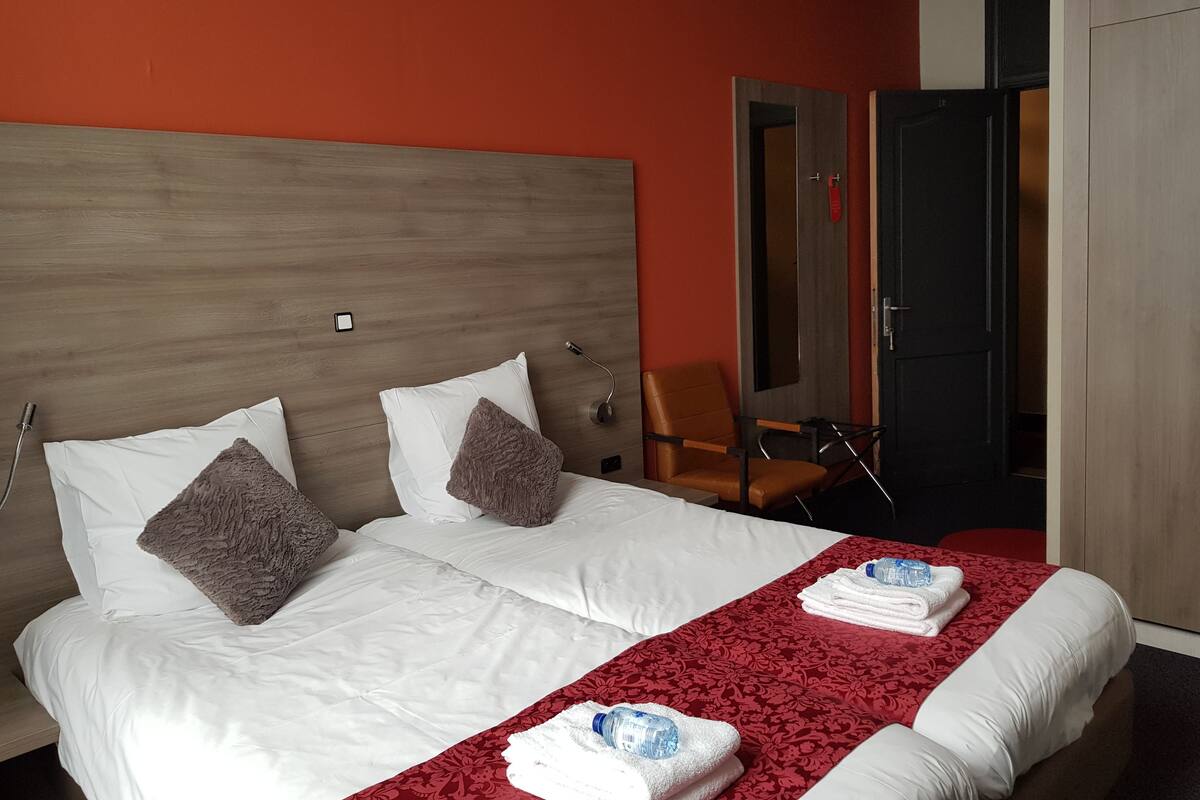 Standard Double Room | WiFi (free), bed sheets