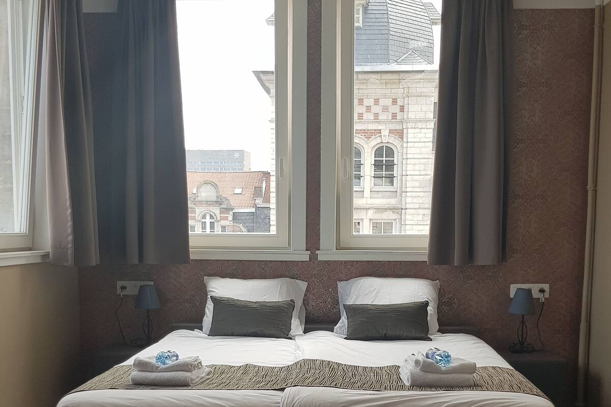 Comfort Quadruple Room, 1 Queen Bed with Sofa bed | WiFi (free), bed sheets