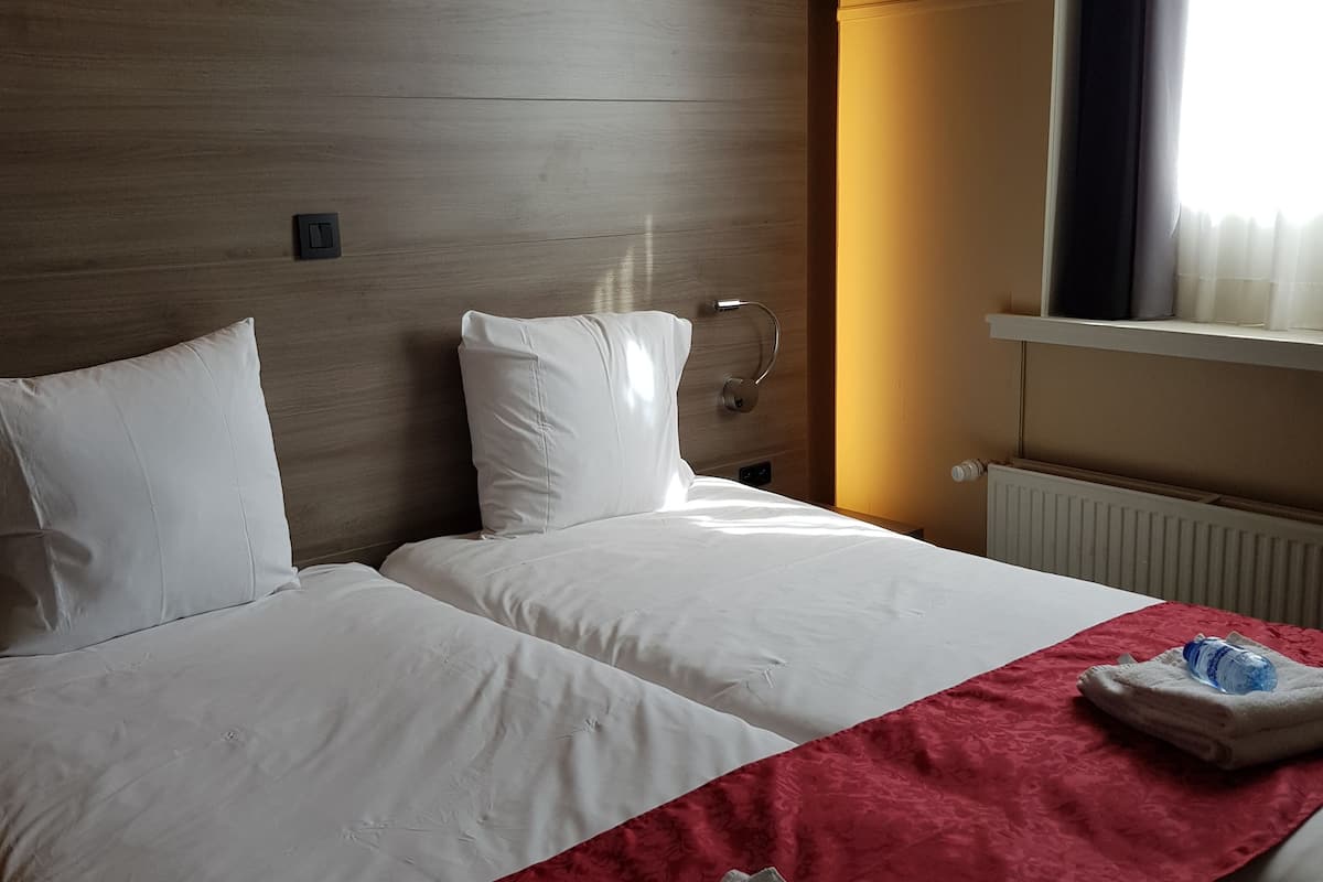 economy double room | free wifi, bed sheets