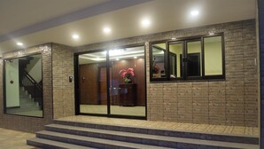 A hotel entrance with a staircase leading up to a reception area. - Luxury Residence (Chiang Mai)