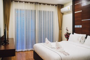Suite With Balcony | 1 bedroom, premium bedding, desk, blackout drapes - Luxury Residence (Chiang Mai)