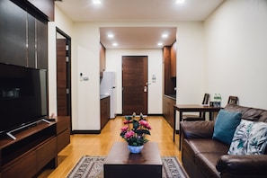 Grand Studio Suite, 1 King Bed, Kitchen, Ground Floor | 1 bedroom, premium bedding, desk, blackout drapes