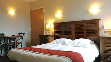 Chambre Double Supérieure, salle de bains attenante, vue jardin | 1 chambre