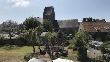 Chambre Double Supérieure, salle de bains attenante, vue jardin | Vue depuis l’hébergement