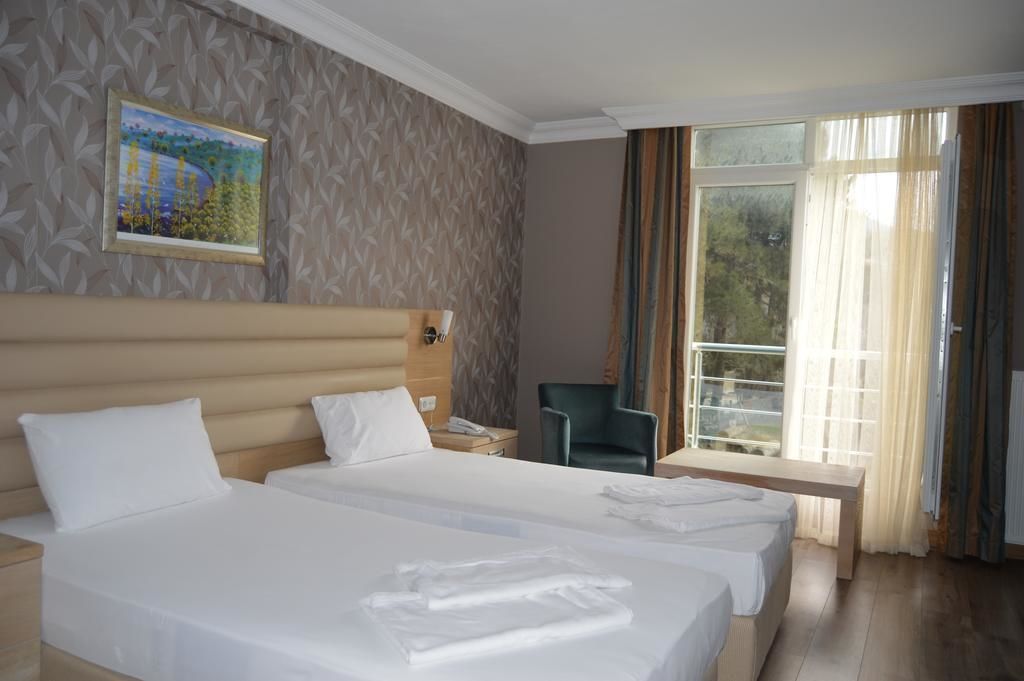 standard room | minibar, desk, soundproofing, free cots/infant beds