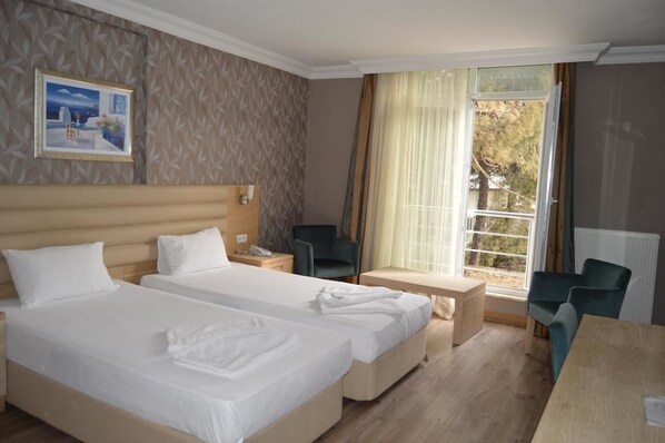 Standard Room | Minibar, desk, soundproofing, free cribs/infant beds