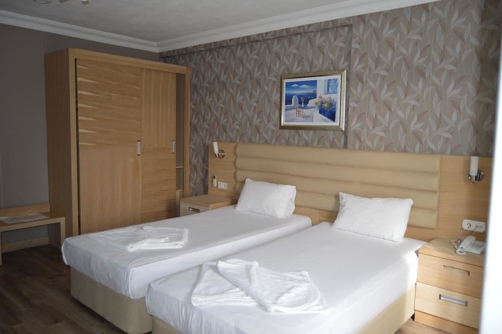 standard room | minibar, desk, soundproofing, free cots/infant beds