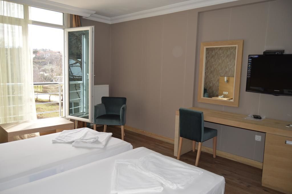 minibar, desk, soundproofing, free cots/infant beds