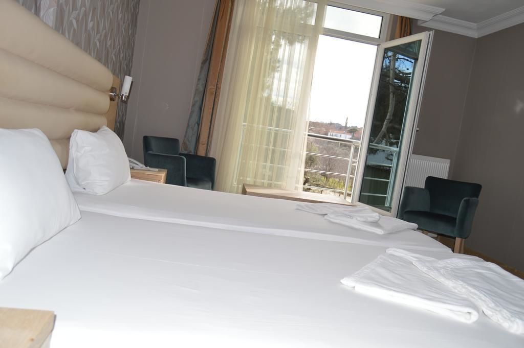 minibar, desk, soundproofing, free cots/infant beds