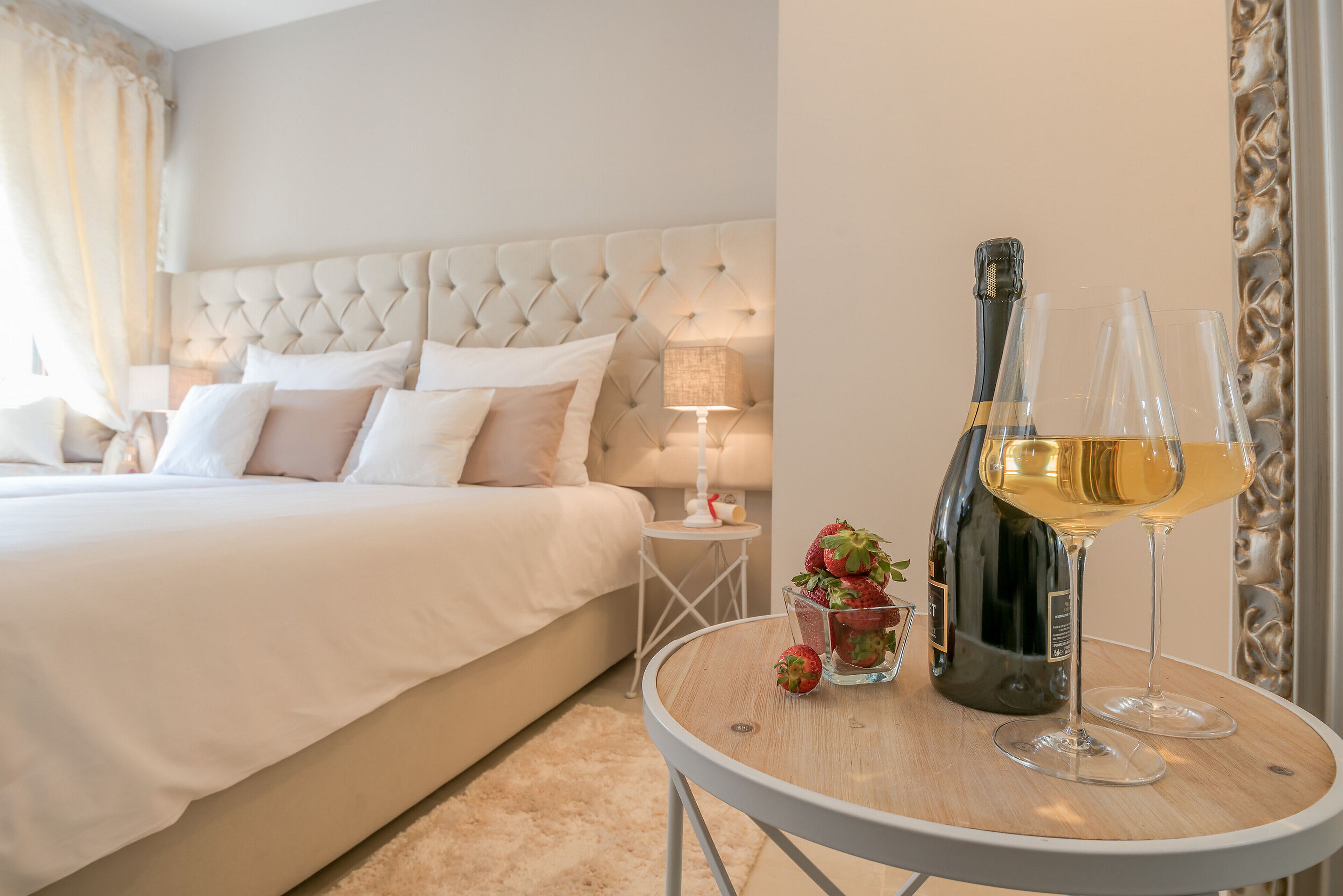 华丽客房 | 客房内保险箱、特色装修、隔音、免费 WiFi