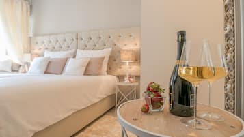 Deluxe-huone | Tallelokero huoneessa, yksilöllisesti sisustettu, äänieristys