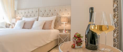 Phòng Deluxe | Két bảo mật tại phòng, trang trí khác biệt, phòng cách âm