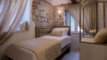 Classic Single Room | In-room safe, individually decorated, soundproofing, free WiFi