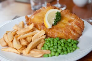 아침 식사, 점심 식사, 저녁 식사 제공, 영국 요리