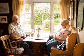 Ofrece desayunos, almuerzos y cenas