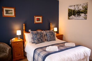 Habitación doble | Sábanas de algodón egipcio, ropa de cama de alta calidad, escritorio