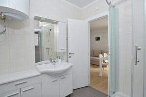 تجهيزات دش، مجففات شعر، مناشف