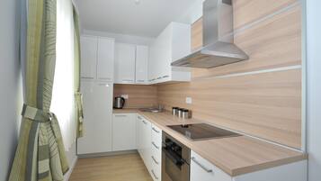 Kühlschrank, Herdplatte, Geschirrspüler