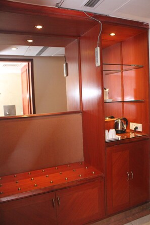 Deluxe Double Room | Room amenity - Hotel J's Inn (New Delhi)