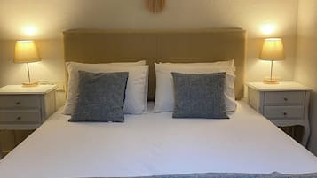 标准双人房或双床房 | 2 多间卧室、办公桌、熨斗/熨板、免费 WiFi