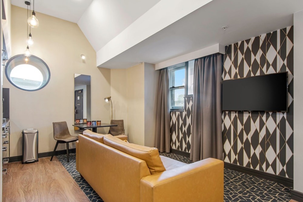 Roomzzz Manchester Victoria by null