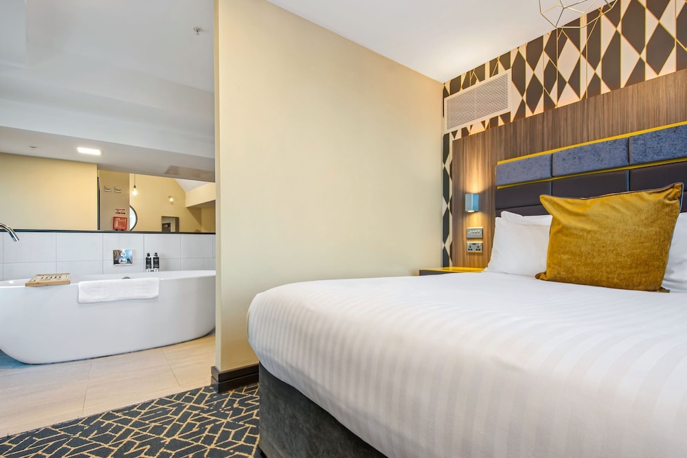 Roomzzz Manchester Victoria by null