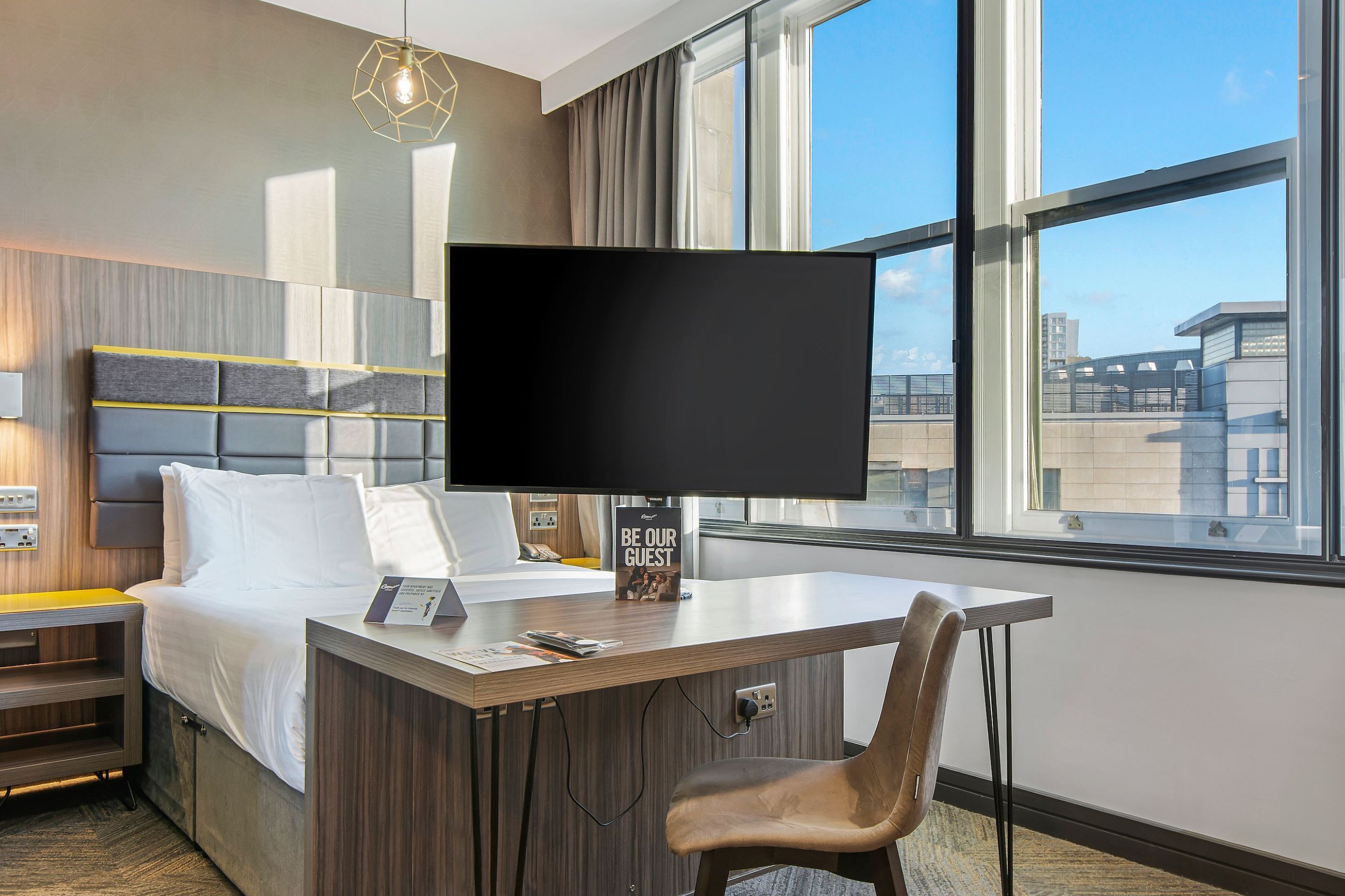 Photo - Roomzzz Manchester Victoria