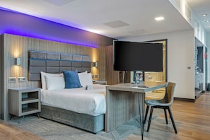 Decoración individual, tabla de planchar con plancha, wifi gratis