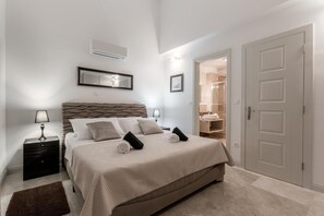 4 bedrooms, desk, soundproofing, iron/ironing board