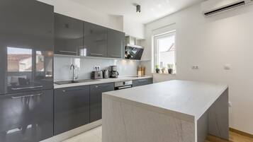 Luxury Penthouse, 3 Bedrooms, Terrace, Sea View (H6) | Private kitchen | Full-size fridge, microwave, oven, stovetop